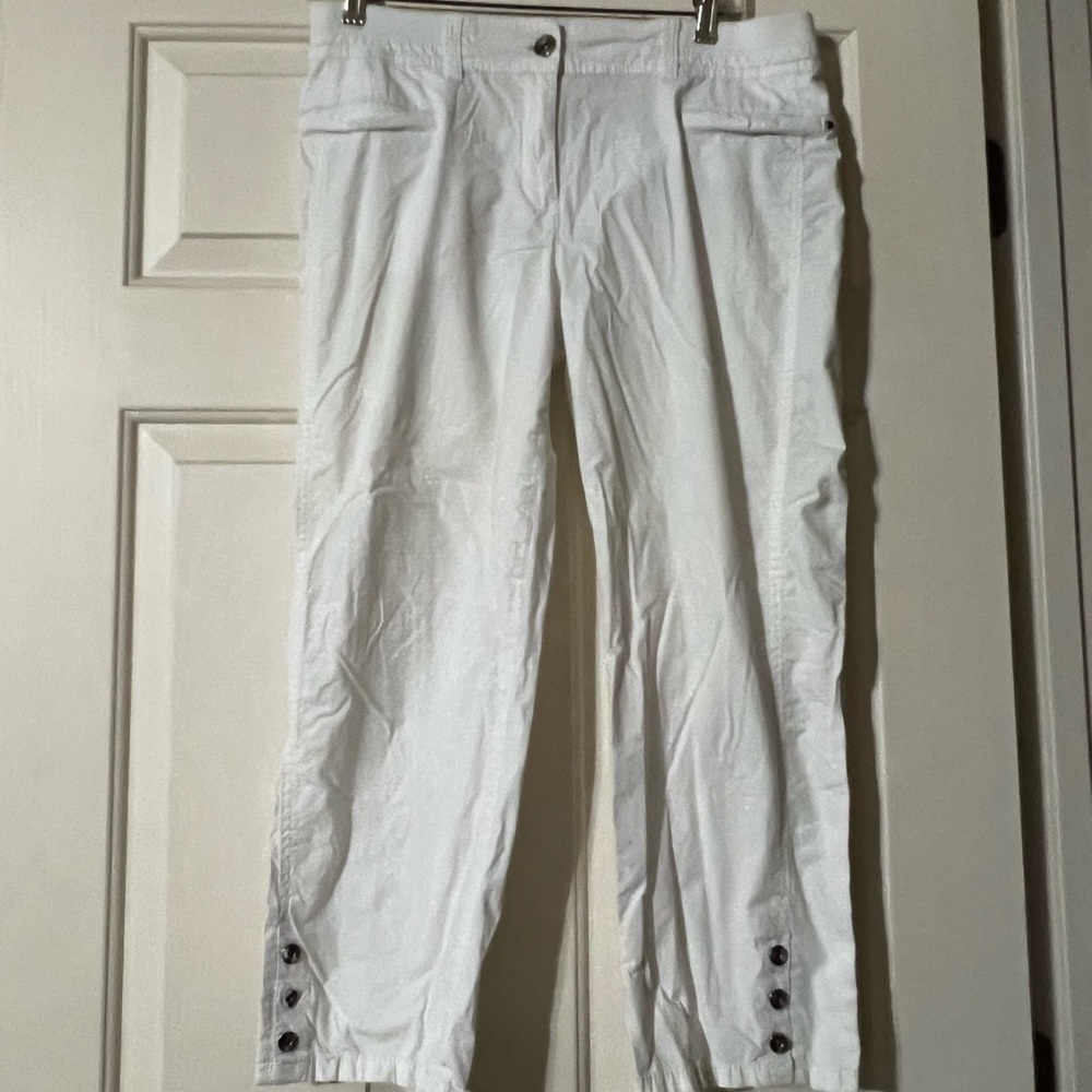 Woman’s Chico Light Weight Capris